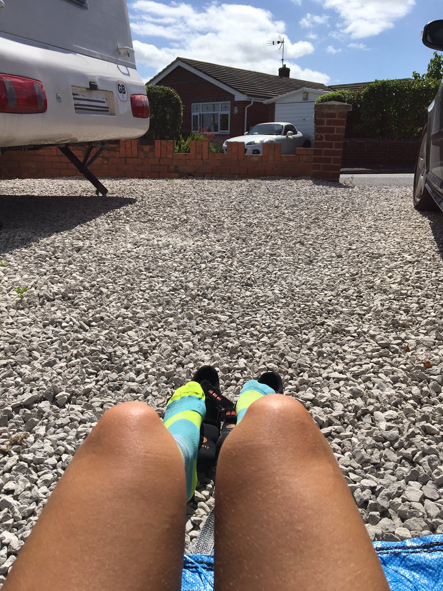 kaiserblueeyes's tweet photo. Beautiful day! Locked out the house but who cares when u get to sit in this weather ! 🌞🌞#ticsocks https://t.co/q0XPpoRxdJ