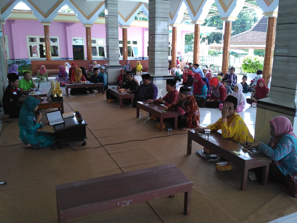 UMuncar's tweet photo. @a_azwarnas kegiatan memperingati hari kemerdekaan ke 71 SD Negeri dan Swasta Kec. Muncar https://t.co/fksPl2QAJo