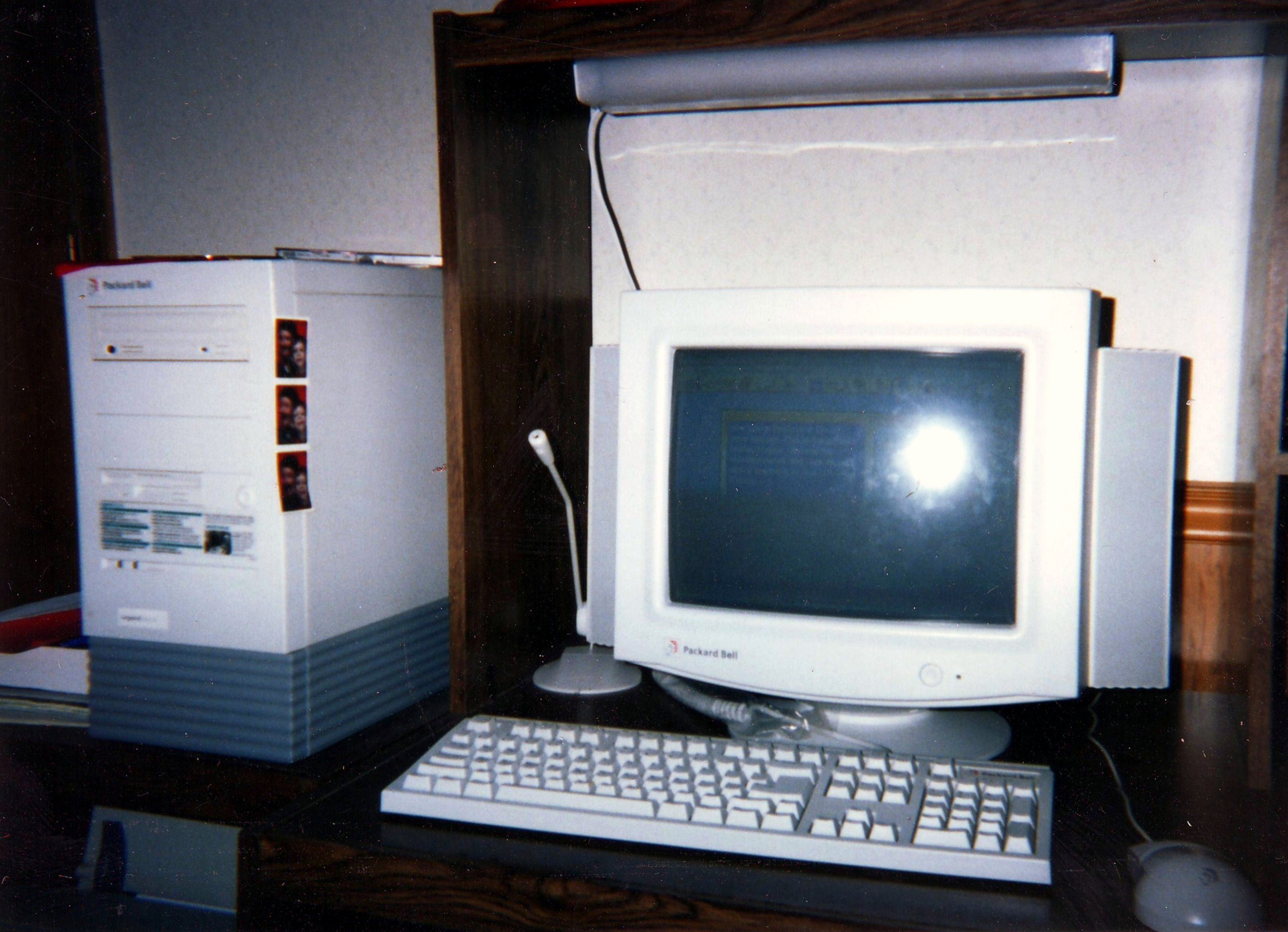 Компьютеры 90 х годов. ПК Packard Bell 1995. ПК 1990 Packard Bell. ПК Packard Bell 1996. Packard Bell Corner Computer 1995.
