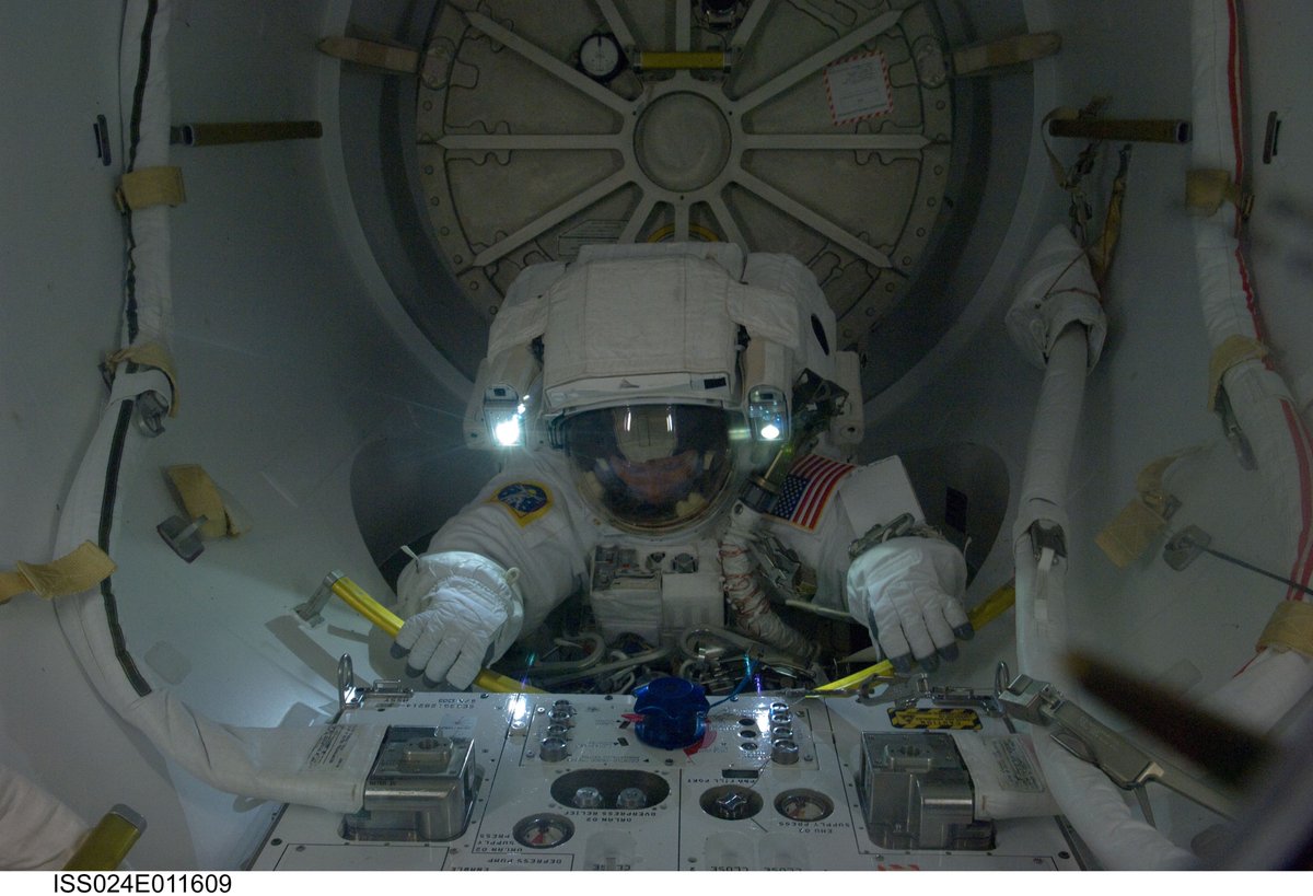 ShuttleAlmanac's tweet photo. August 7, 2010 - Tracy Caldwell-Dyson exiting the Quest Airlock conducting an EVA to replace an Ammonia pump #Exp24 https://t.co/jHAtiNuIB7