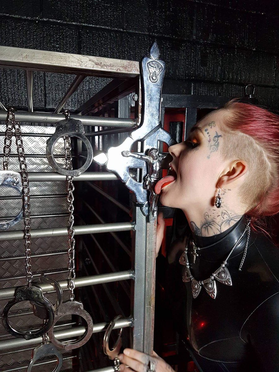Sister_Deville's tweet photo. Happy Sunday Sinday ;) #domme #sundaytributes @rtsissy @RTpaypiggy @RTmutt @RTPayPig @rtfindom @rtdumb @RTmutt https://t.co/Kt8Fpxlt7Q