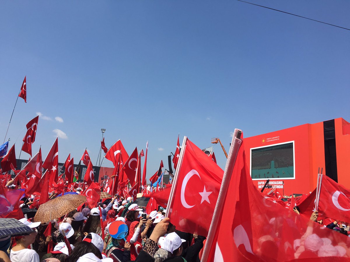 Meydanda yükselen ses
 "...Şehid tahtında Rabb’e gülümser"

#TekMilletTekYürek