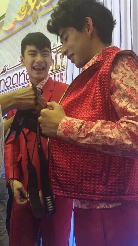 DANophobia's tweet photo. RED IS THE NEW BLACK~~💃💃💃
@ohmpawatt @ImerbSittiwat
#warofhighschooltheseries
#makeitrighttheseries
#ทีมโอมเต้ย https://t.co/GRRX7boTYh