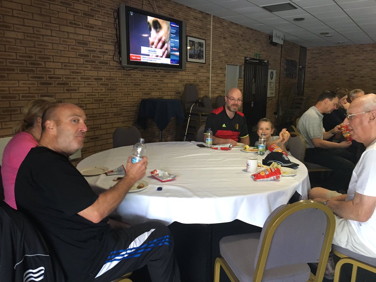 liseelou_16's tweet photo. .@WycombePALS enjoying their lunch. Young &amp; not so young helping to clean seats at Adams Park! #WycombeWanderers https://t.co/6JRZr4wz60