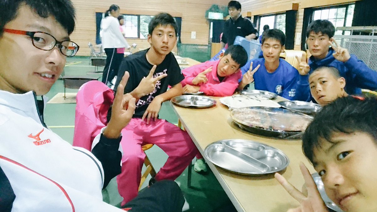 合宿3日目の夜
みんなとバーベキュー😋🍖🔥
練習きつかったけど、明日もがんばろ💪🏻💪🏻