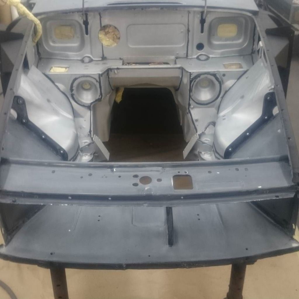 tonyguest85's tweet photo. Well it's Sunday I should be chilling but instead I'm painting an mgb engine bay #alwayswo… https://t.co/o6ziSlDqDS https://t.co/TxqegzyIa4