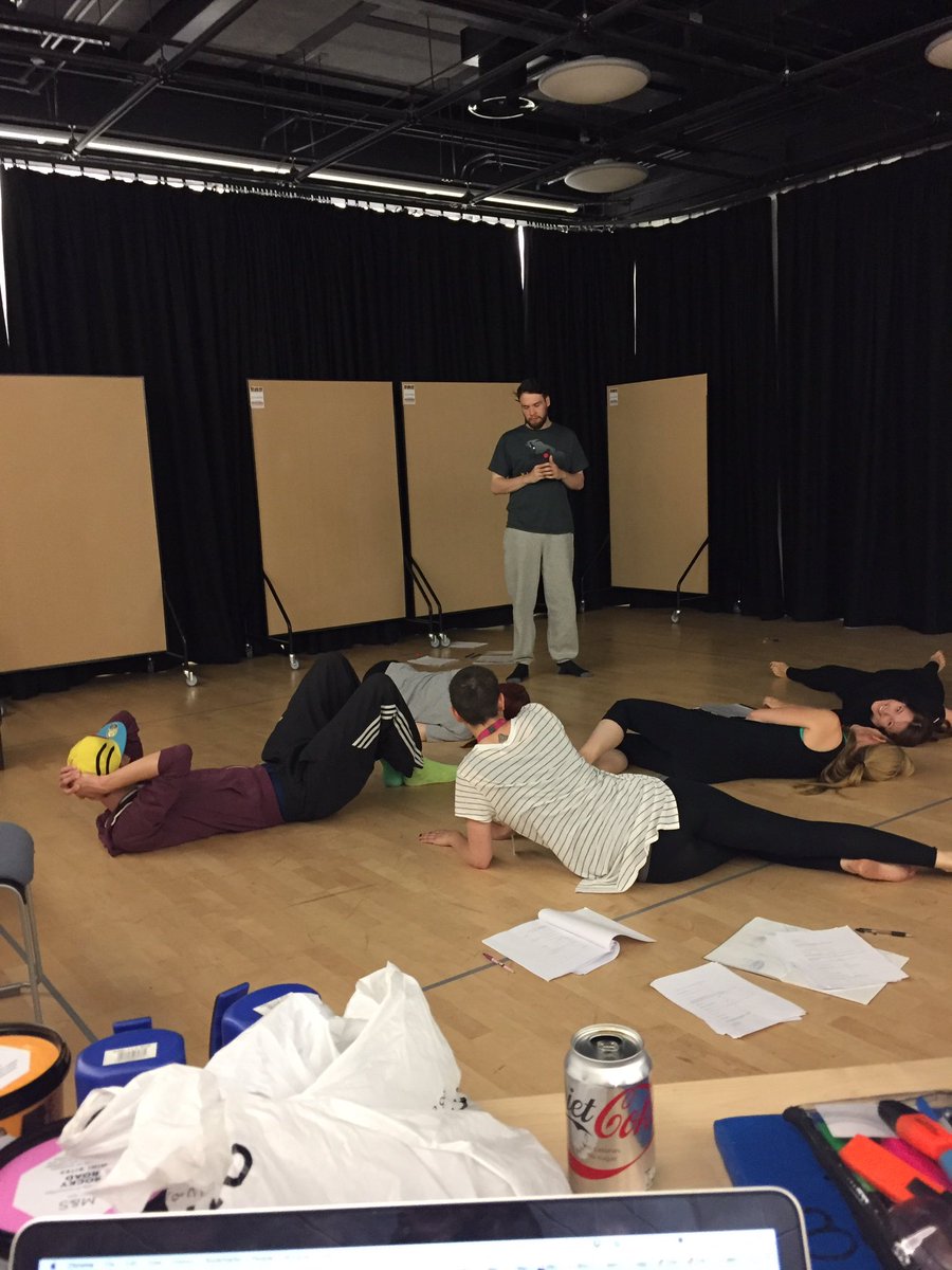 ParachroneProd's tweet image. We&apos;re still on the floor. This time because we&apos;re blocking the scene. 

#EdFringe #Nightmare2016 #Parachronist