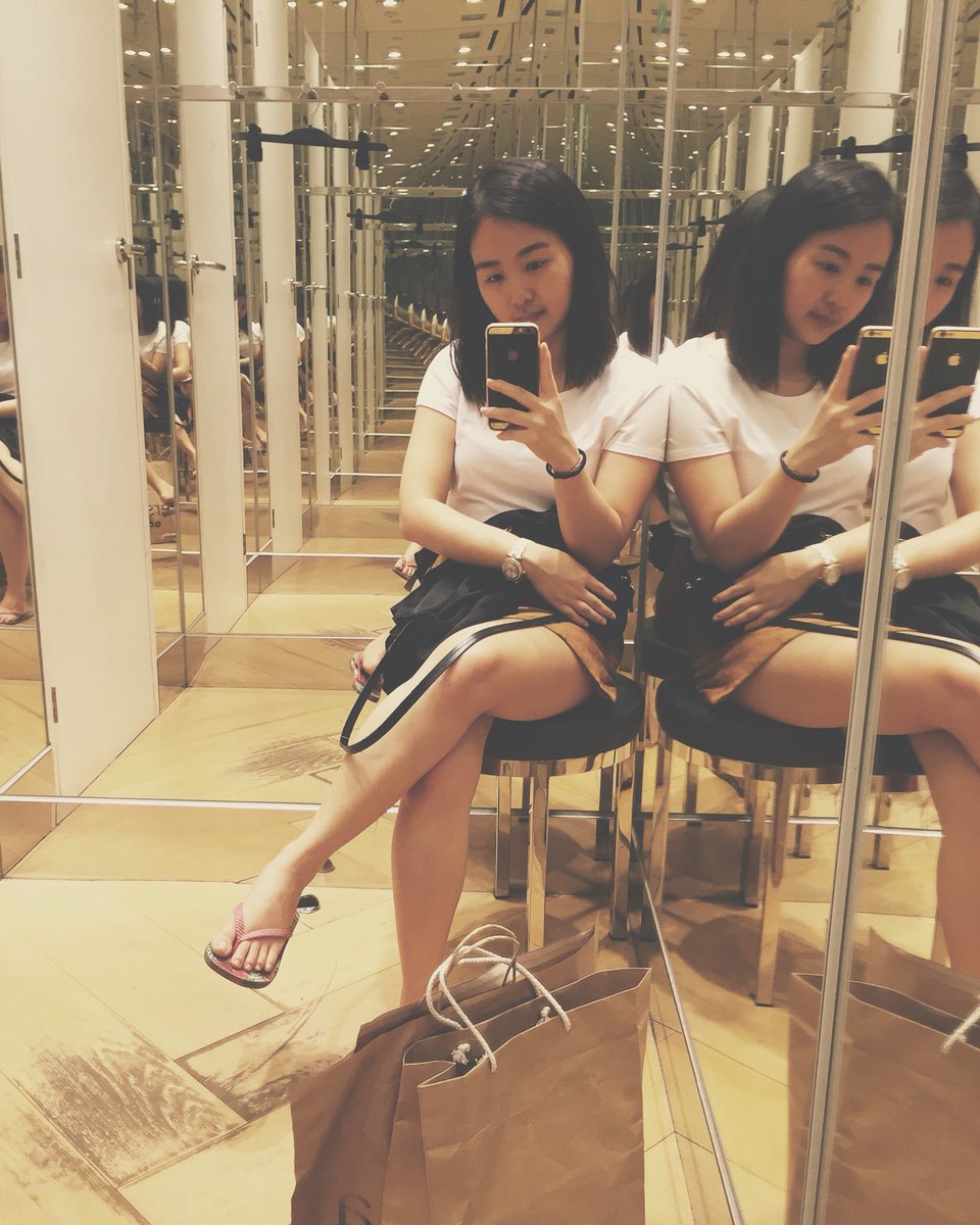 dewzhu's tweet photo. Mirror reflection https://t.co/SrlscWzUK3
