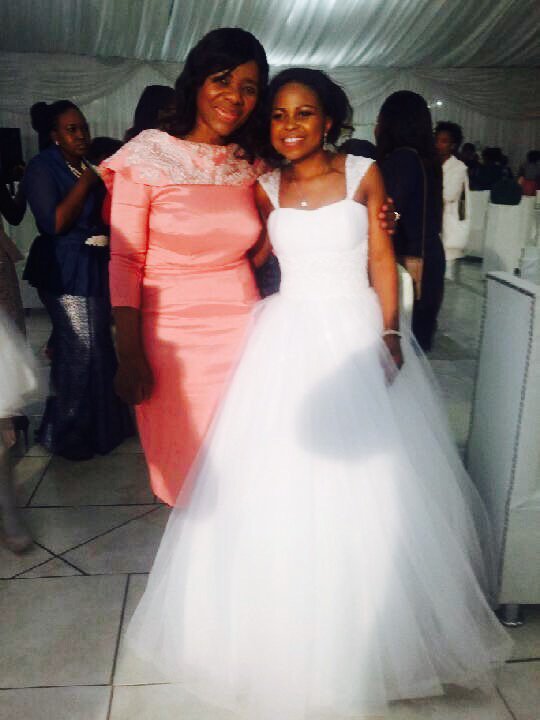 ThuliMadonsela3's tweet image. A precious moment with the beautiful bride @Busijele at end of #PPPerfectWedding @PublicProtector