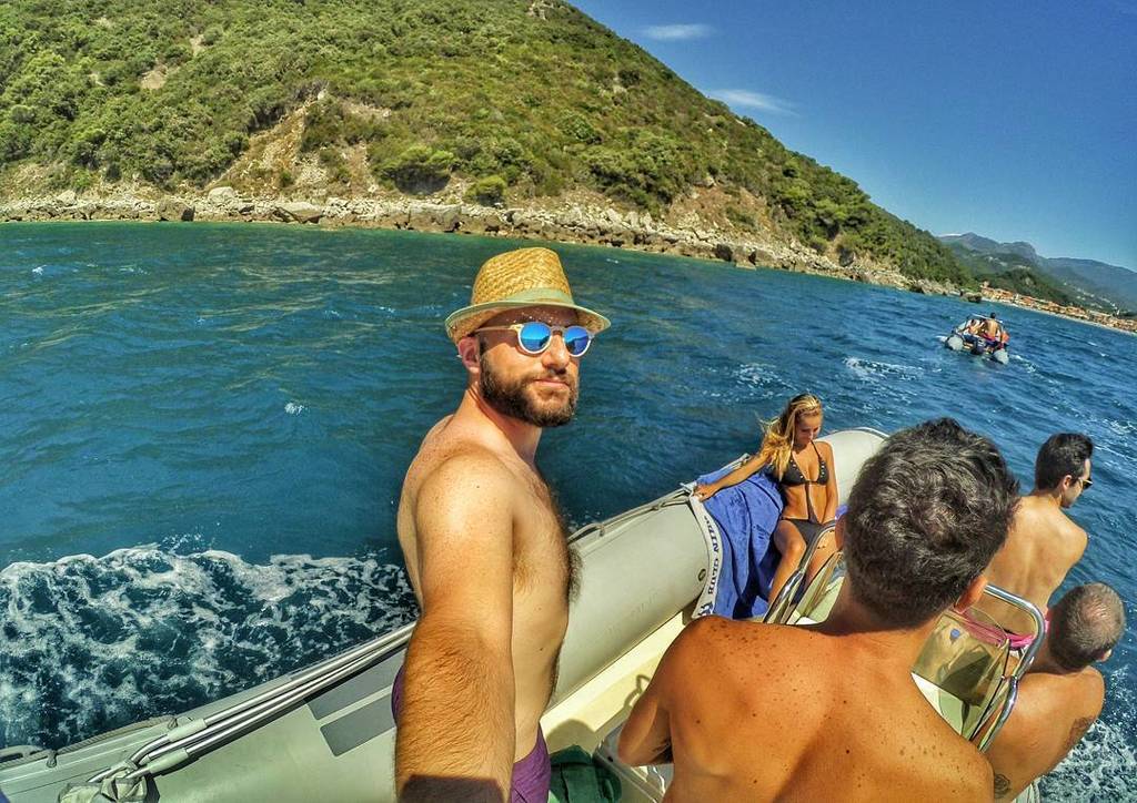 Luk4's tweet photo. giornata in #barca #gommone #moneglia #sestrilevante #lucatassistroragazzosinistro #ragazz… https://t.co/QRlXc1XI6z https://t.co/oZKKwL9rOH