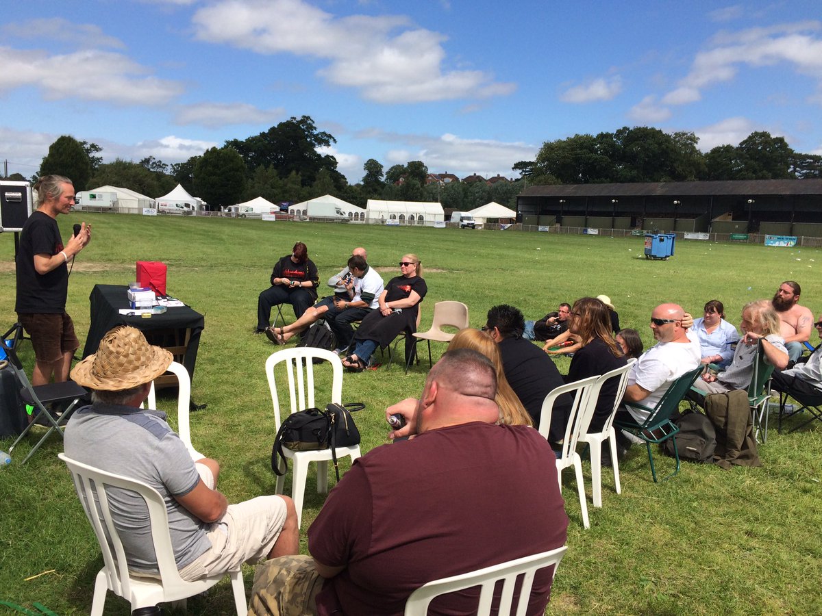 Dick_Puddlecote's tweet image. Here's @balbecdaze speaking at the ViP/NNA tent ... minus the tent #Vapefest