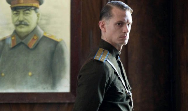 귤귤님이 차일드44 얘기 하셔서. 이 영화에서 마음에 드는 부분을 어렵게 꼽으라면 조엘의 바실리 비주얼이라고 하겠다. 사실 영화 안에서보다...