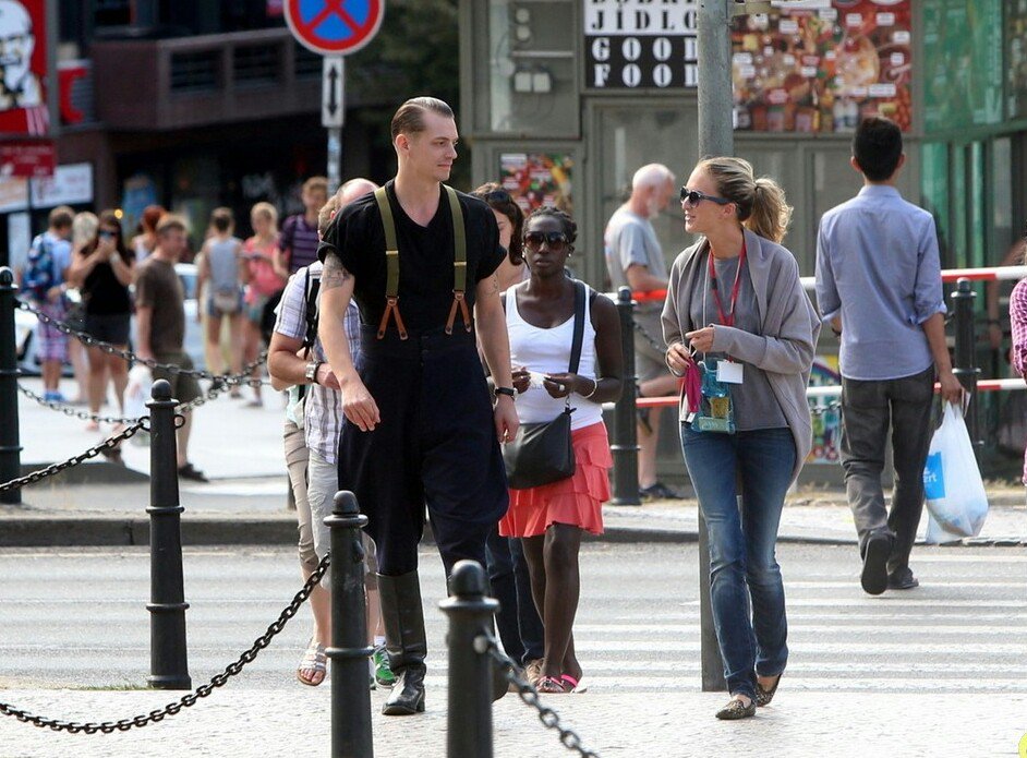 귤귤님이 차일드44 얘기 하셔서. 이 영화에서 마음에 드는 부분을 어렵게 꼽으라면 조엘의 바실리 비주얼이라고 하겠다. 사실 영화 안에서보다...