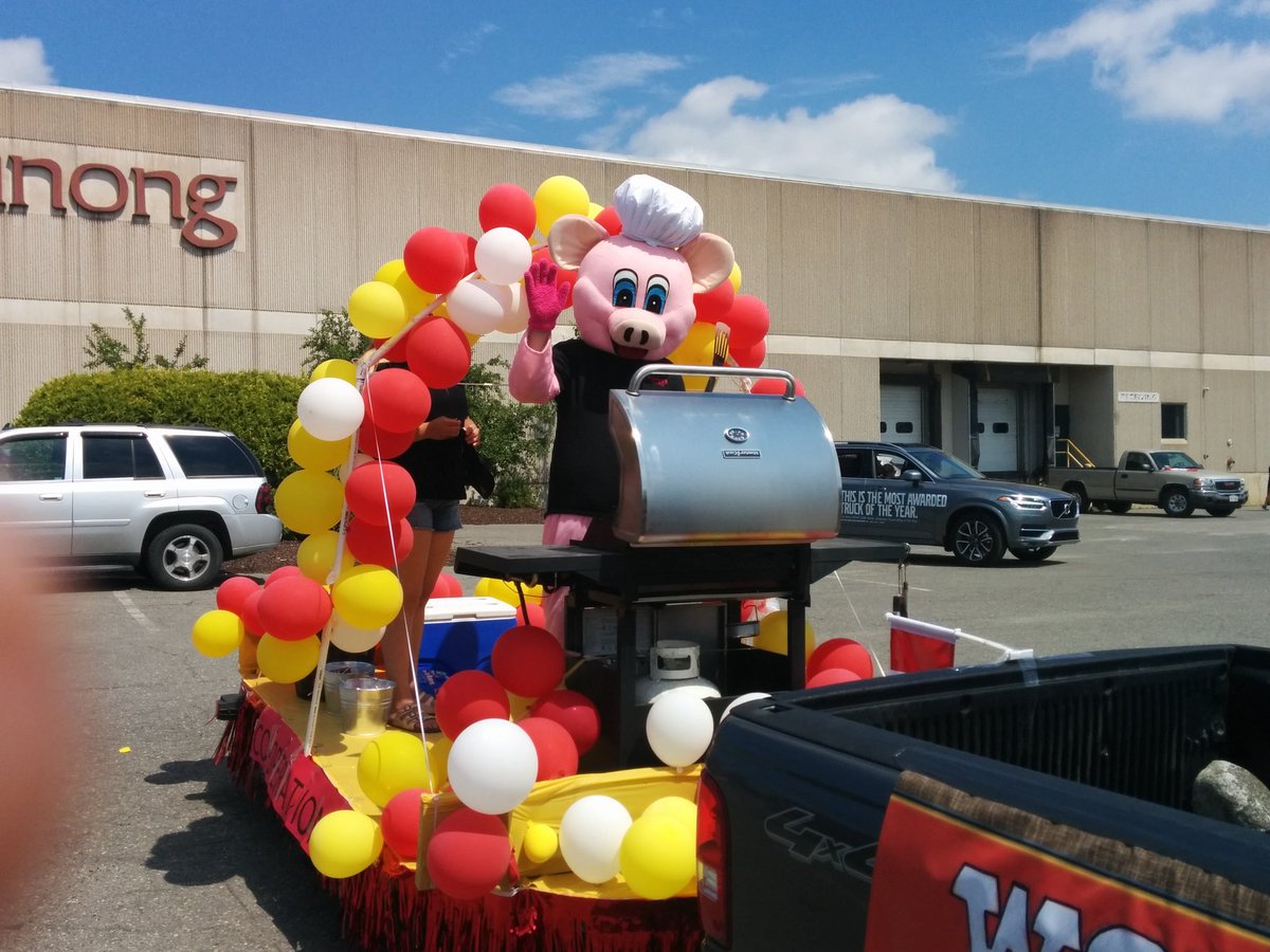 klusk701's tweet photo. Percy the Pig had a great time at the International Homecoming Festival in St. Stephen, NB. #woodysbarbq https://t.co/Ce3CB6QSLH
