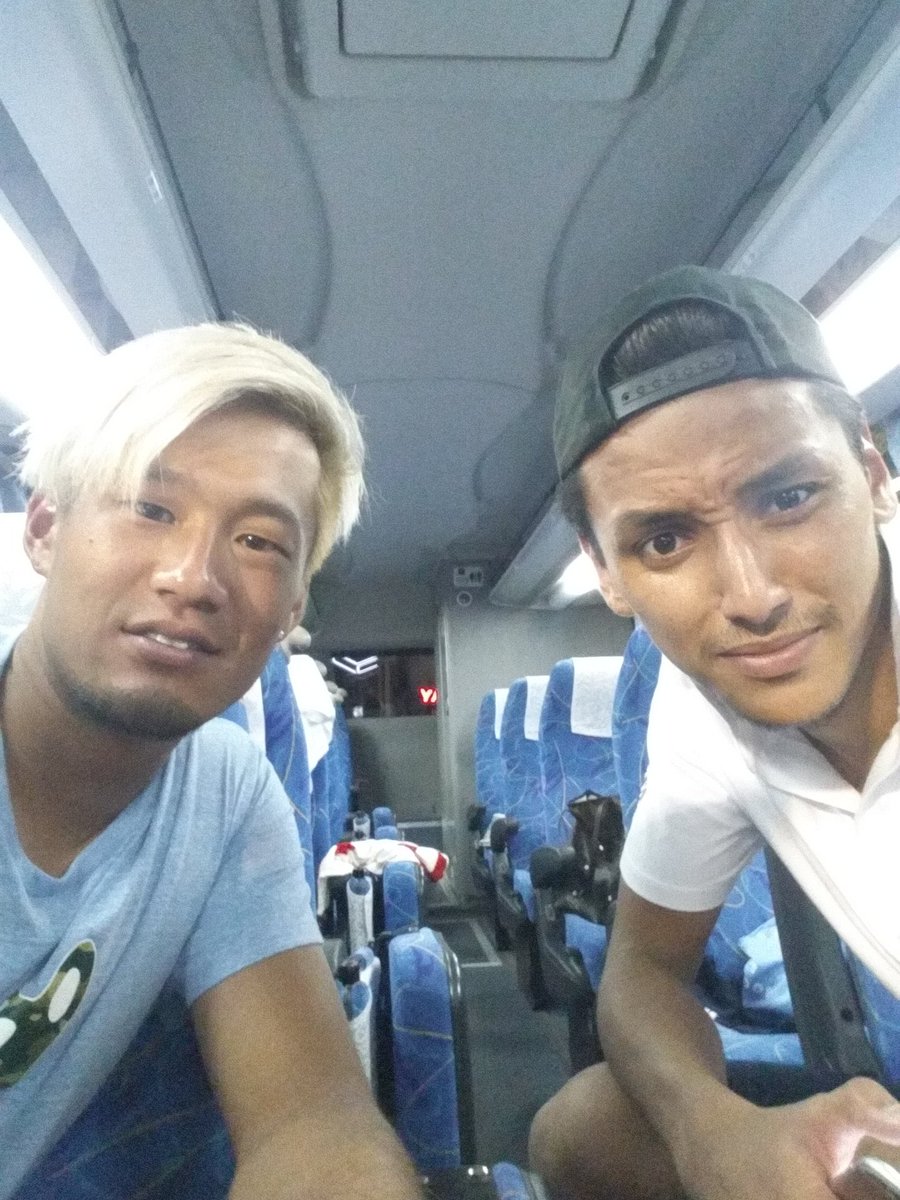 lovesoccertsuba's tweet photo. vsセレッソ
３ー２で逆転勝利!
カズさんのゴールもあり
最高の勝ち方でした‼
ってことで
誕生日のレオと１枚w https://t.co/Hjl7RKjayA