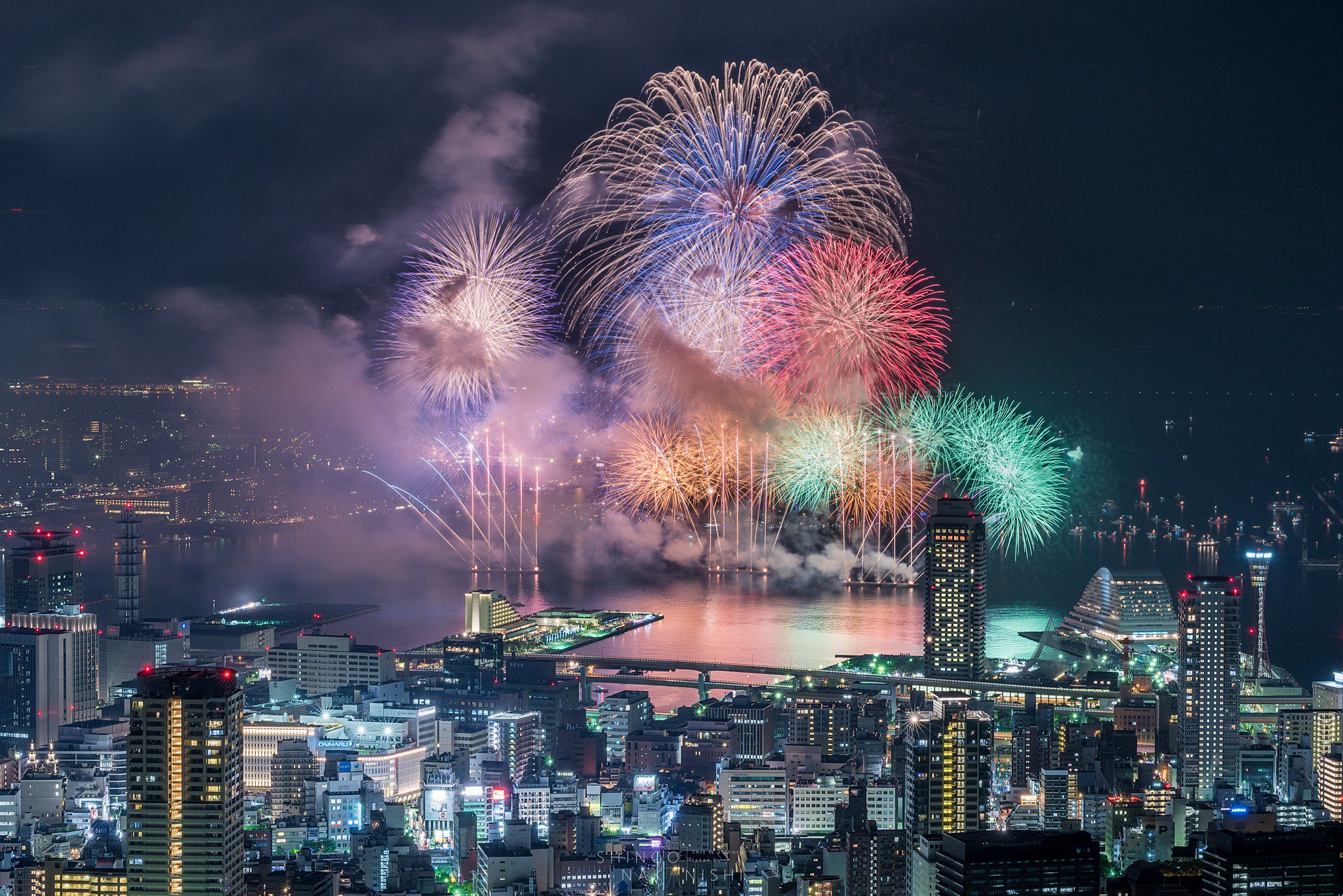 しんご 夜景の花 昨日はみなとこうべ海上花火大会を見に行きました ただでさえ美しい神戸の夜景が花火に彩られると最高の景色を見せてくれます 兵庫 花火 Fireworks みなとこうべ海上花火大会 みなと神戸海上花火大会 T Co 8ym70bousn