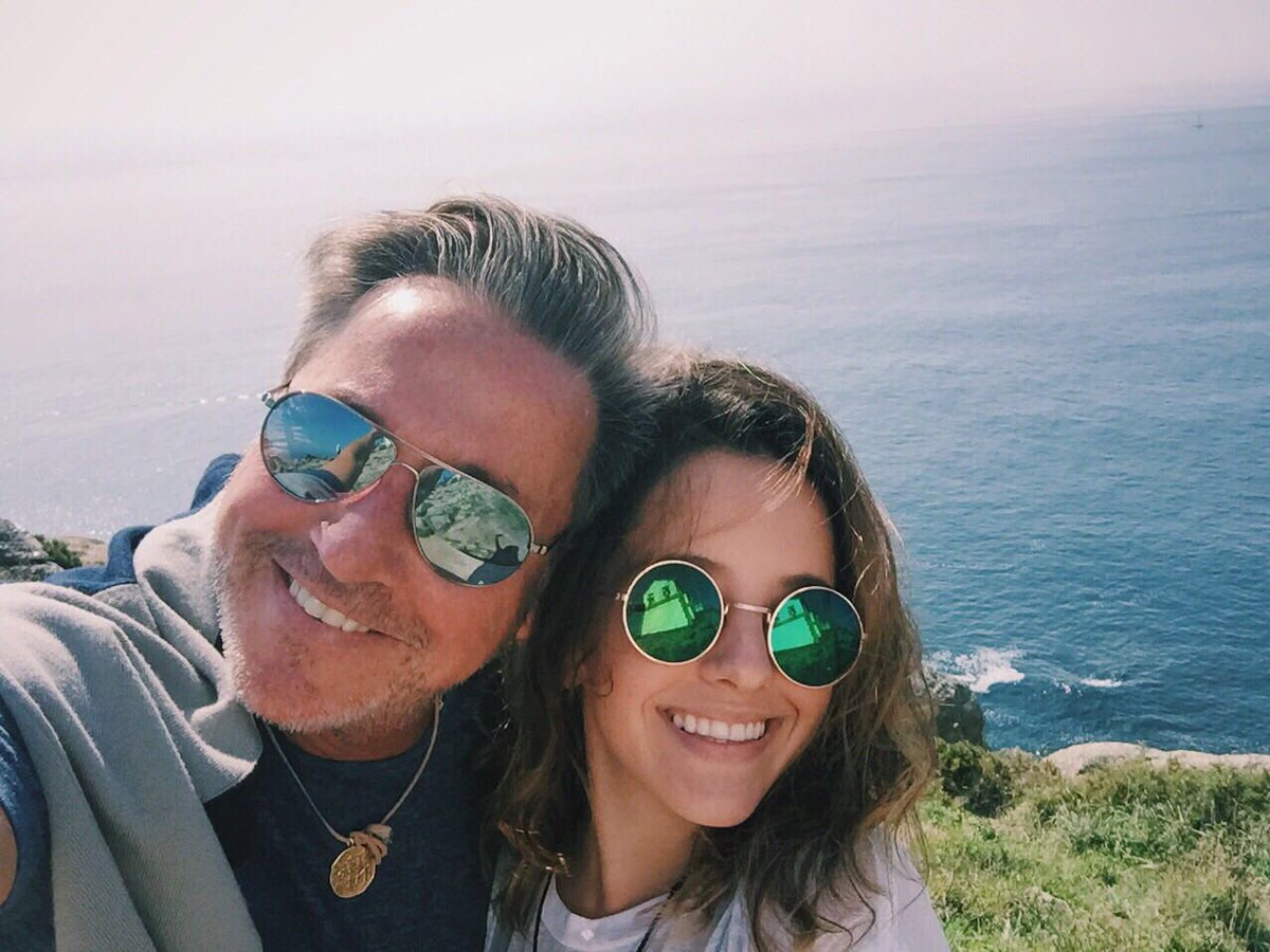 montanertwiter's tweet photo. Feliz domingo familia ... Hoy #EvalunaMode @Montanerevaluna https://t.co/E8NsIe7Zvg