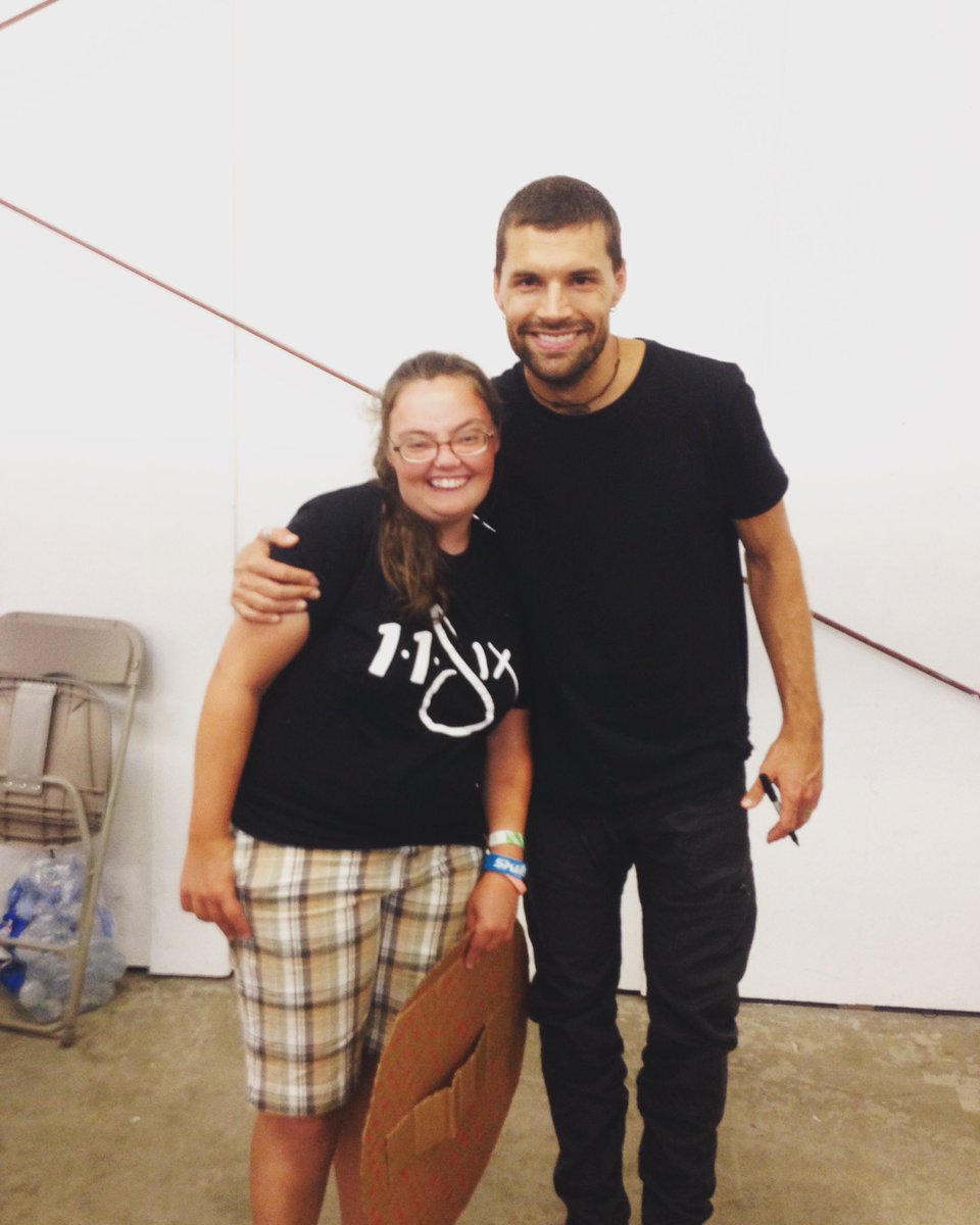 lizzieackerson's tweet photo. Just meeting up with one of my new best friends Joel from @4kingandcountry no big deal. #Creation16 https://t.co/F2aKFyES5M