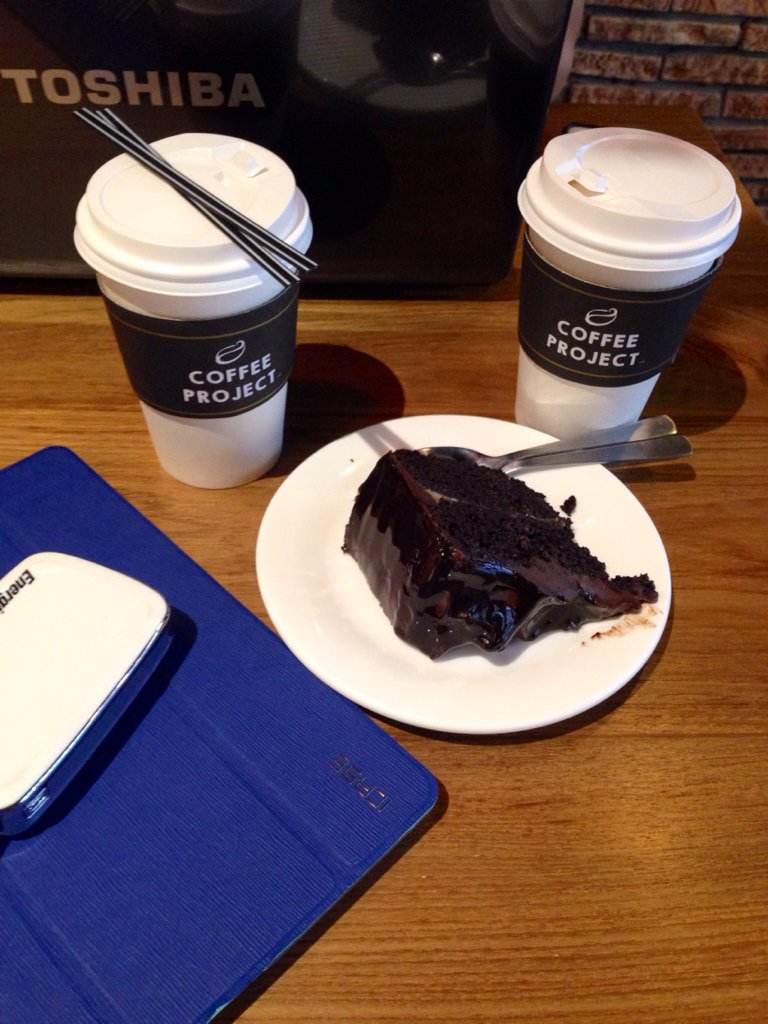 itsmextiee's tweet photo. ☕️+🍰=👌 #CoffeProject https://t.co/GuS4r46Q4K