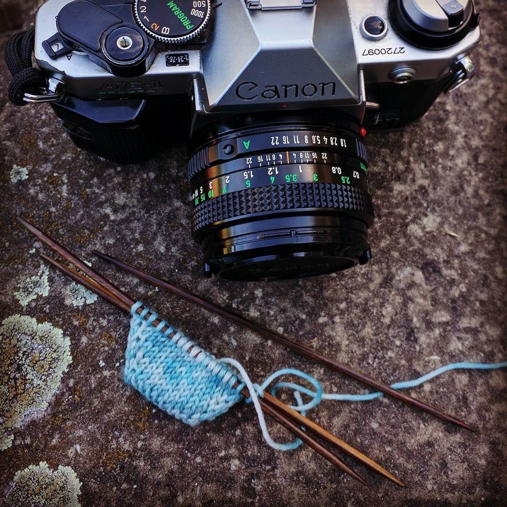 elaydis's tweet photo. best sunday activities 📷💕 #hexipuff #knitting #analogphotography #filmisnotdead https://t.co/WttQWiF99w