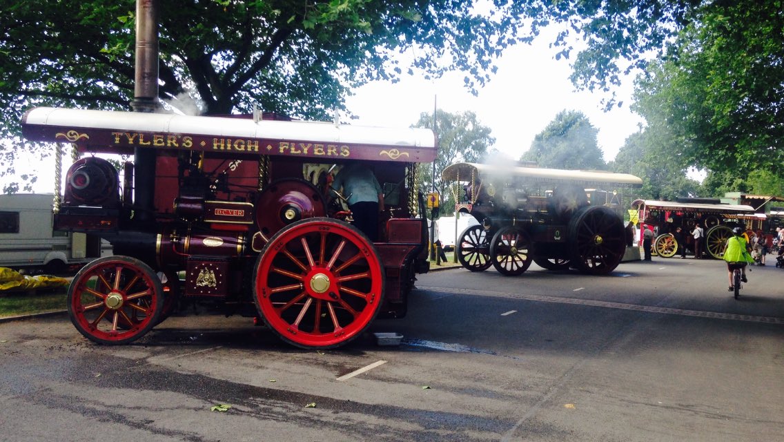 nottmhistory's tweet photo. #RiversideFestival #Riverside2016 #Nottingham #mysundayphoto #SundayFunday #Steam #Engine #Elvis #river #trent https://t.co/RiDJaZItrb