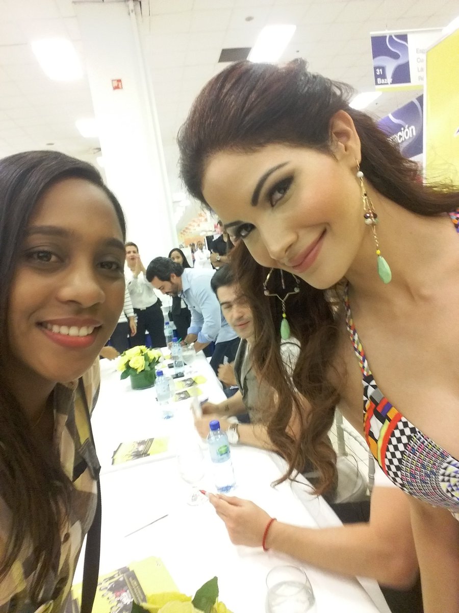 TainaMatos30's tweet photo. Un momento  agradable e inolvidable junto a nuestra reina hermosa @CYNTHIAOLAV  😻😻   💜 Te Amo💁😍 https://t.co/kpYOSwztN6