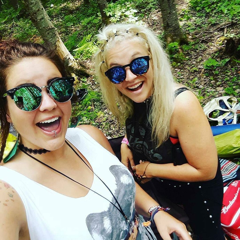 MesstivalSucks's tweet photo. from @nebullama_ - We look happy in this picture, but we're actually not at all ........... >>>
#Messtival #messti… https://t.co/OEpwyZ4adY