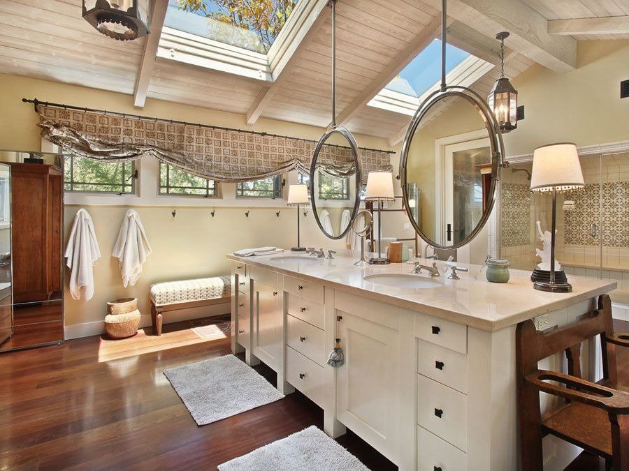 trulia's tweet photo. Use phrases like "open floor plan" and "natural light" to attract more buyers. https://t.co/kHrkVhCrBb #RealEstate https://t.co/3tgRJVU4ne