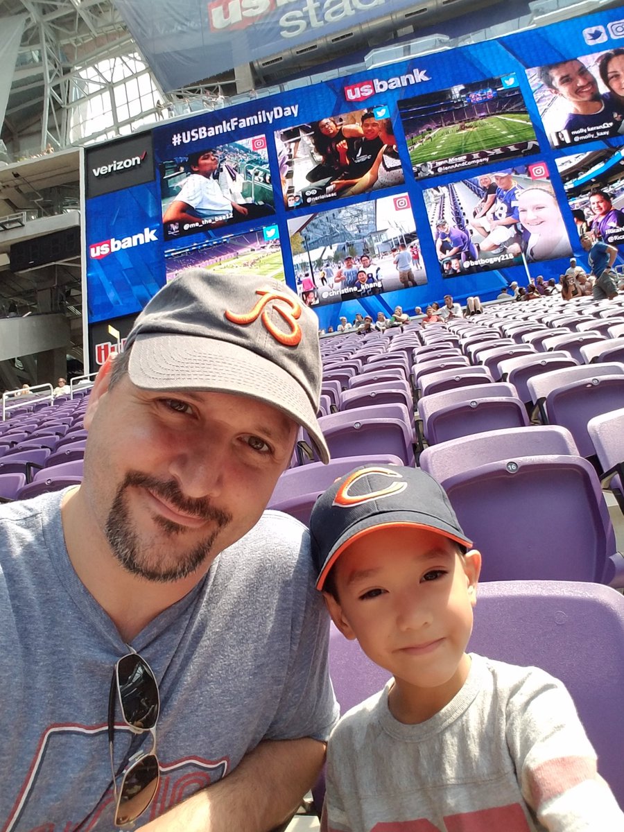 ShawnMT76's tweet photo. #usbankfamilyday #ChicagoBears https://t.co/BOv7T7w6Ux
