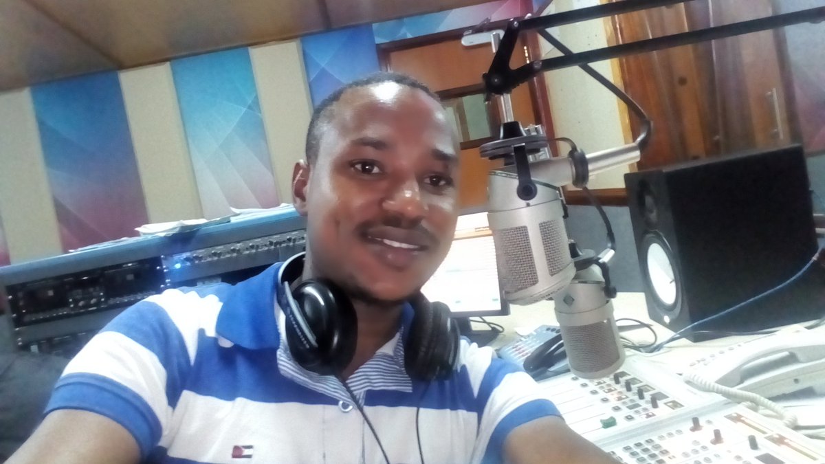 bekimwamburi's tweet image. @bekimwamburi ndani ya @RadioCitizenFM #Makombora unamumunya ukiwa wapi?