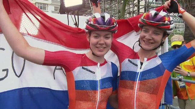 Gefeliciteerd <a href="/AnnavdBreggen/">Anna van der Breggen</a> met deze schitterende gouden plak! #TeamNL #Rio2016