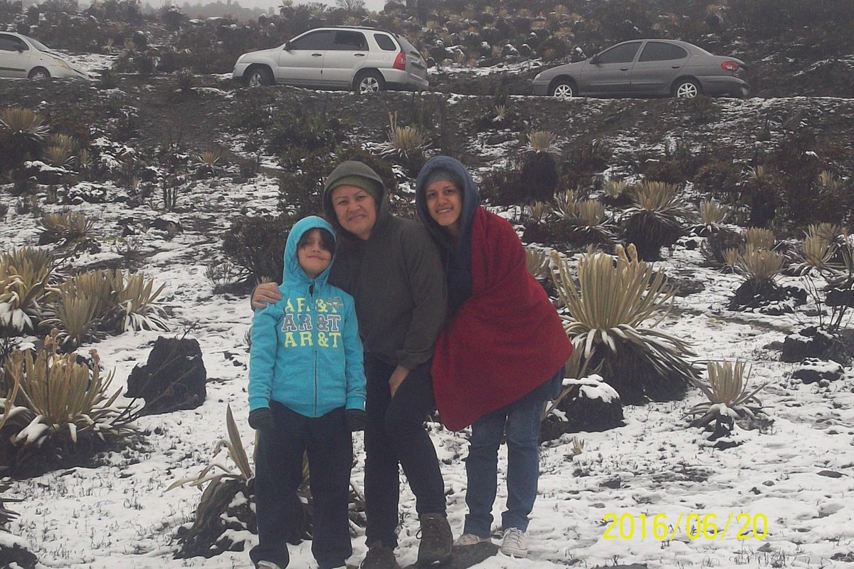 12Maryely's tweet photo. #Nevada #Familia 👨‍👩‍👧‍👧❄✨⛄ https://t.co/CPEVopRkeE