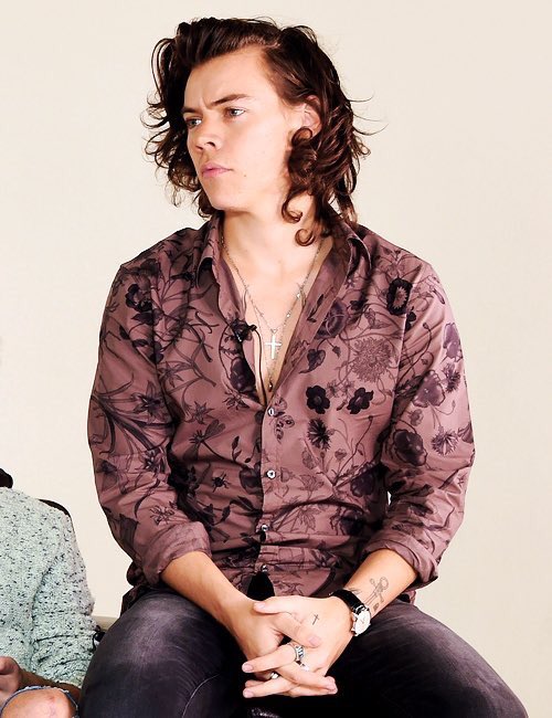 Different look, same personality; I'm Noah, your average British bloke with a daddy kink and a passion for art. RT?