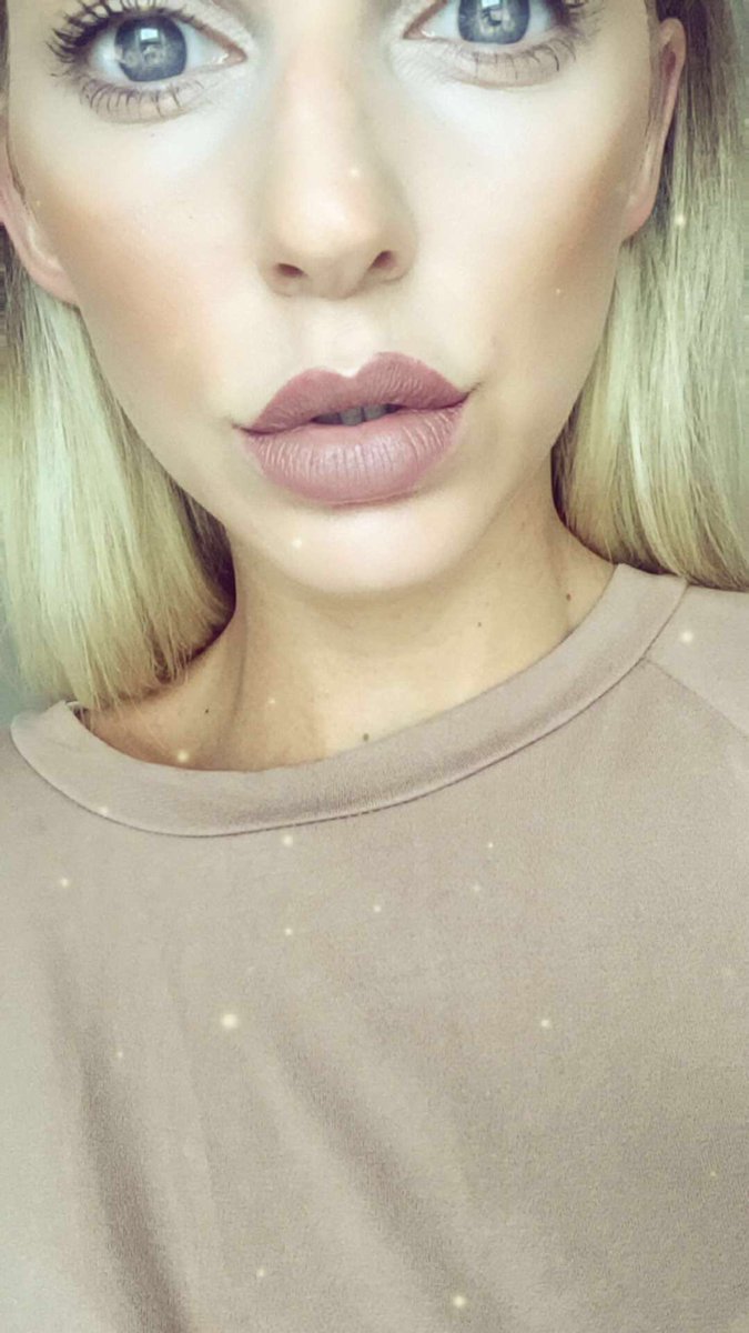 amor_style_life's tweet photo. #blonde #goldwell #kms #hair #hairdresser #lashes #makeup #mac #lebeauideal #devilisinthedetails #dresho #beauty https://t.co/NIkAbM6BDh