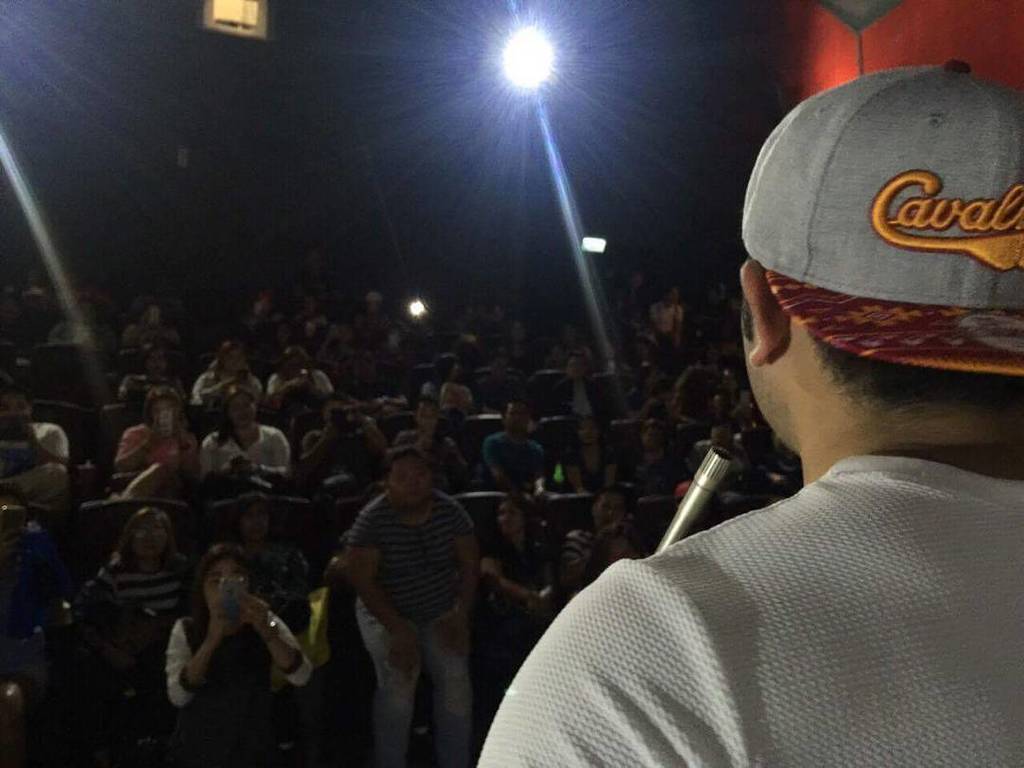 StarCinema's tweet photo. Gerald's #BabeTime with #Geraldnatics! #HowToBeYoursBlockScreening #HowToBeYours https://t.co/hbp29oWjex