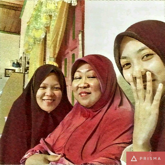 mirasrynti's tweet photo. W/ mama and sist https://t.co/RBumG5vBvB