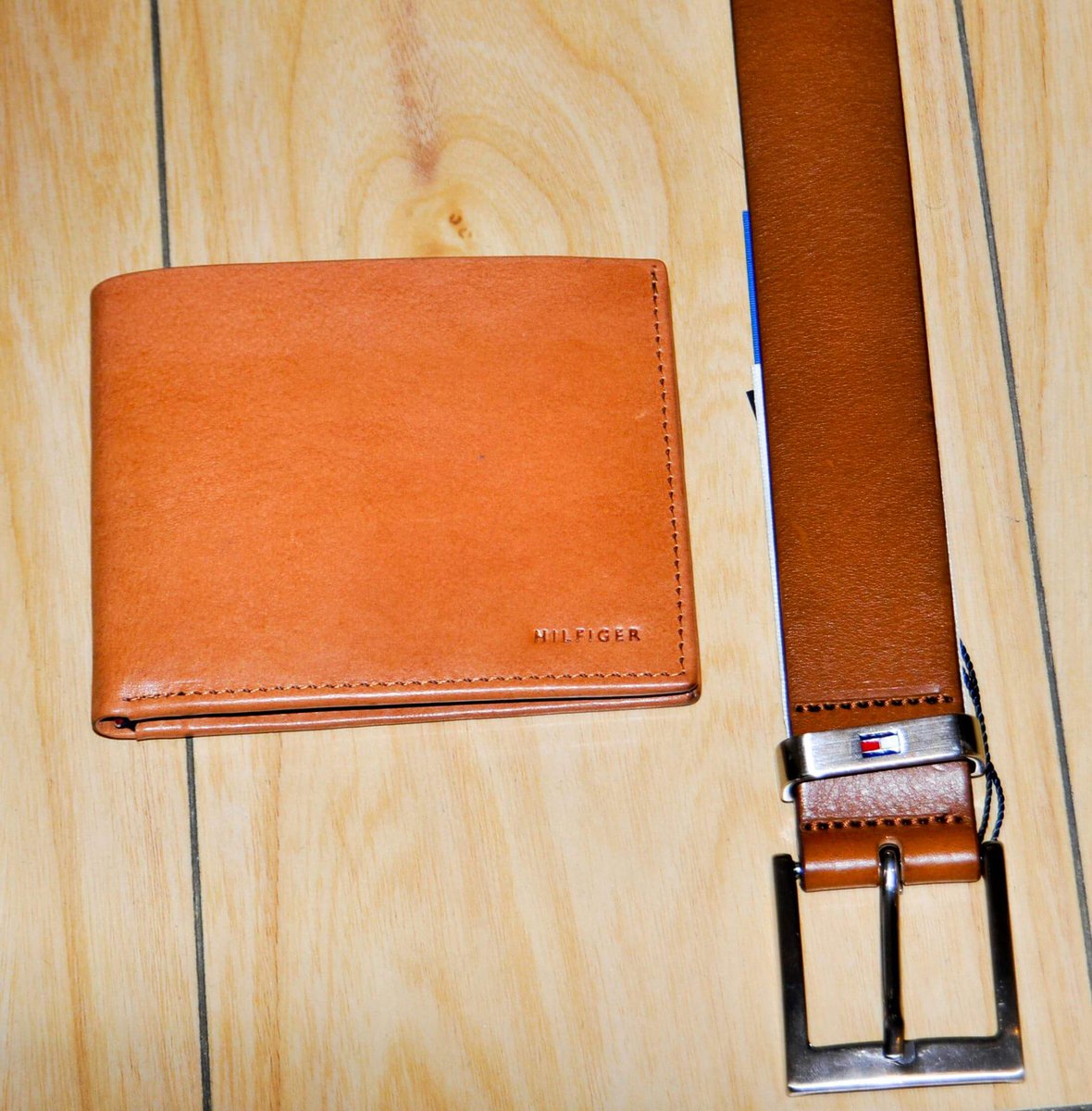 AdamsStorePTY's tweet image. Accesorios indispensables para él. #TommyHilfiger