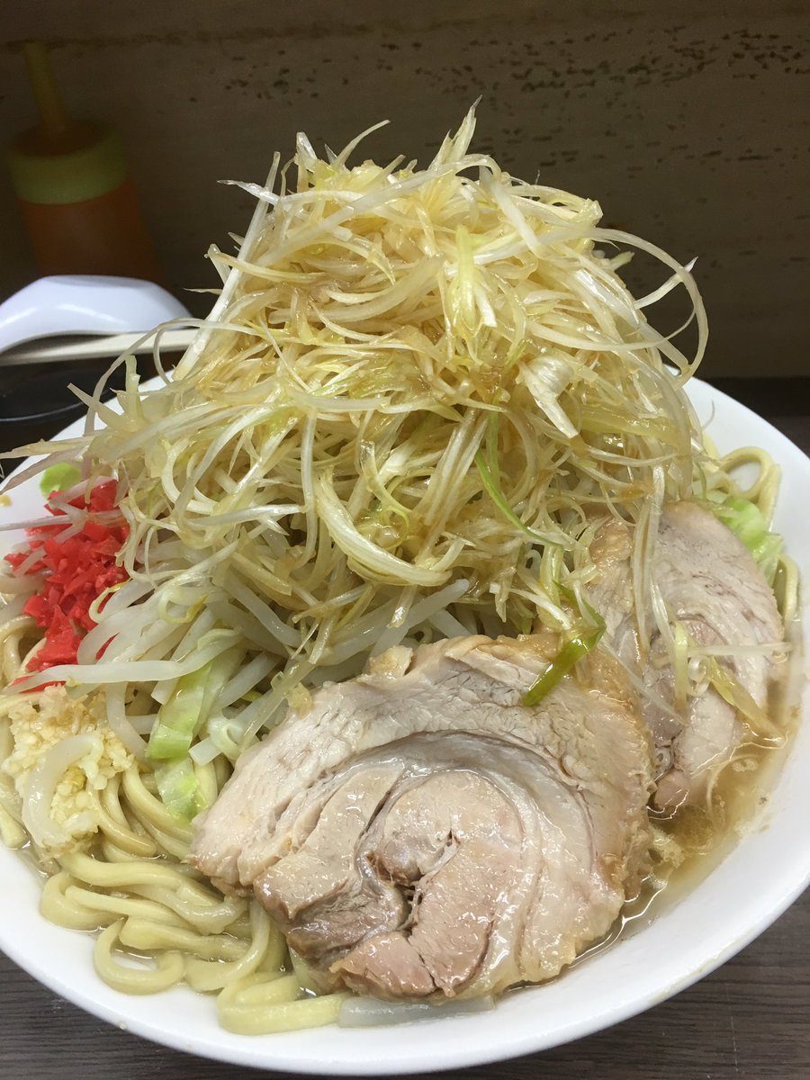 くらき 旧 二郎love ラーメン二郎 横浜関内店 大ラーメン 麺ちょいマシ 大小 ネギ カラメ ベニマシ 量 の暴力 笑 史上最高の麺量にお腹はちきれるw量だけでなく 質も 麺 スープ ぶた ネギどれも極上 これで 麺マシ大小に挑戦する準備は整っ