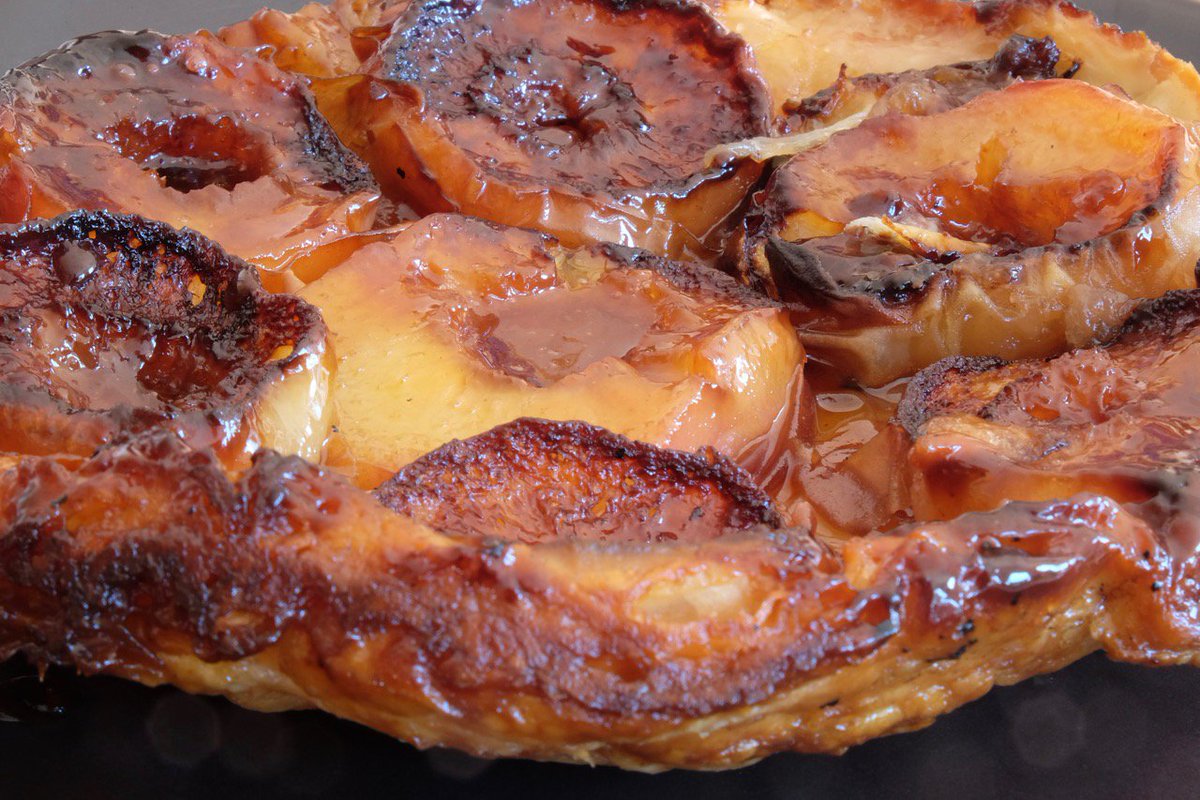 Flat peach tarte tatin. Flat peaches from <a href="/TheGog/">The Gog Farm Shop</a>, cooked on the <a href="/BigGreenEggUK/">Big Green Egg UK</a>. #bgenation <a href="/BGE_nation/">BGEnation</a>