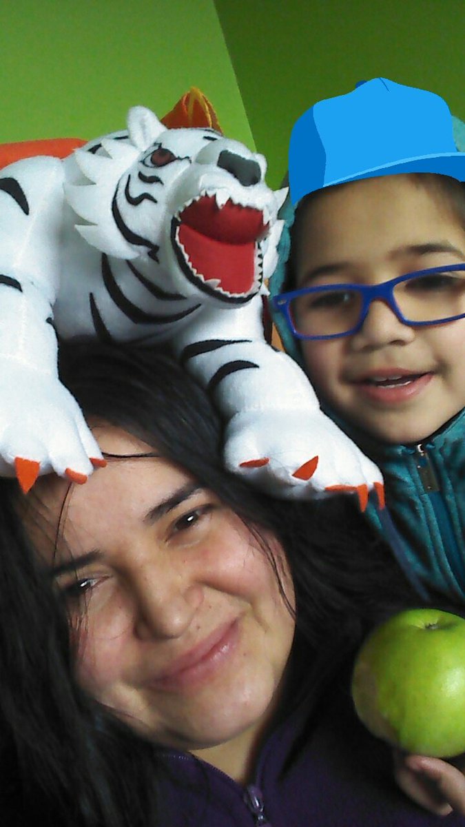 pattytecla's tweet photo. #FelizDiaDelNiño regaloneando en familia 😍😍😍 escuchando la @FMDOS https://t.co/KrBlQ2gvGI