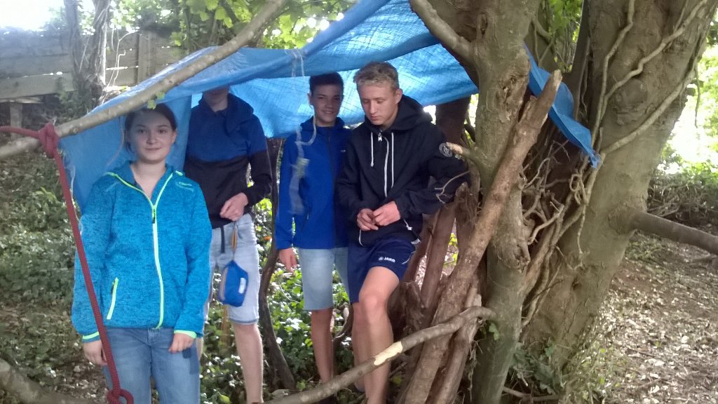 TW_Torquay's tweet photo. Na, wer wird in der Wildnis überleben? #wilderness #survivor #shakingtest https://t.co/kqpkD7Qg8k