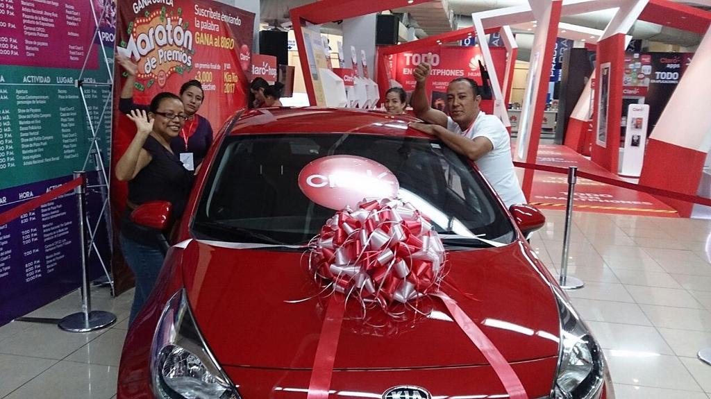 claroelsalvador's tweet photo. Listos para iniciar el ultimo dia de #Consuma2016 y nuestros 4 finalistas preparados para la recta final de #Manoton https://t.co/FNCr0CYNRc