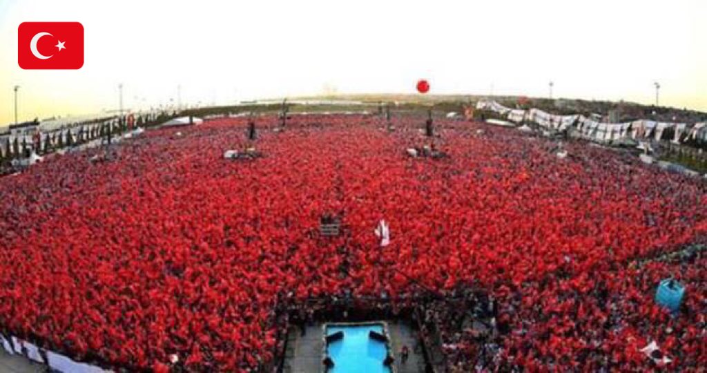 Demokrasimize sahip çıkıyoruz. Tek yürek Türkiye! #TekMilletTekYürek