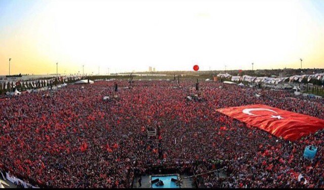 minetuduk's tweet photo. #hepimizbirarada #DarbeyeKarşıDemokrasi https://t.co/GfchOC63Aw
