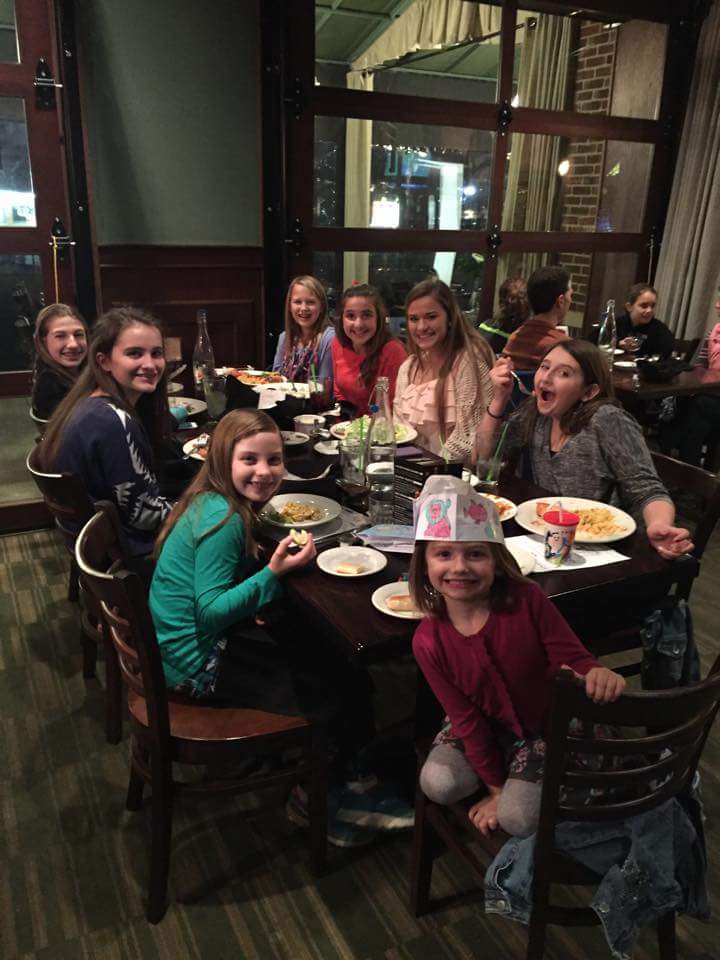 WixomStation's tweet photo. Where one adult entree gets one free kid meal on Sundays. https://t.co/ydG3rKc97N