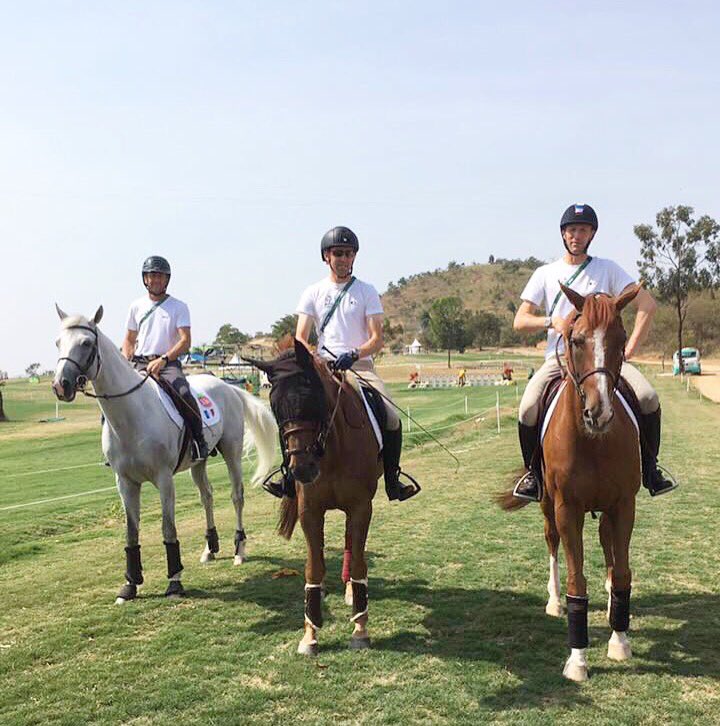 Hermès Ryan est bien arrivé à Rio. Premières foulées à Deodoro pour toute l'équipe #Rio2016 #EquestrianJumping