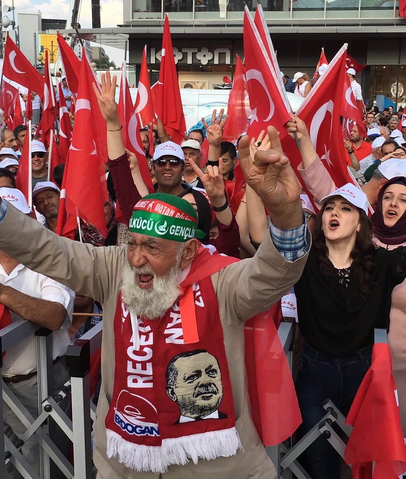 CpRPpajWEAADfLt.jpg:large