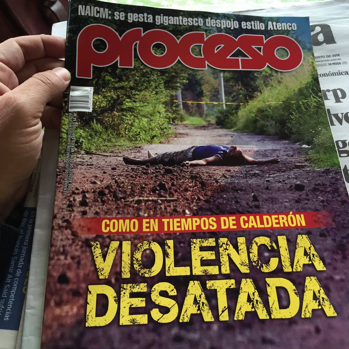 jenarovillamil's tweet photo. La portada de @revistaproceso de esta semana. 17 mil muertos por violencia al año en México https://t.co/eB1Qx8iCIh