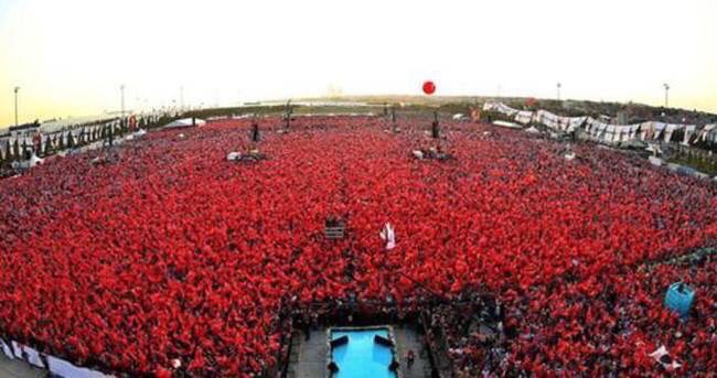 memetsimsek's tweet photo. United we stand!
4 million people @ pro-democracy rally in Istanbul (&amp; >100K in #Gaziantep) - the largest in Europe https://t.co/h0Ib5KIhhn