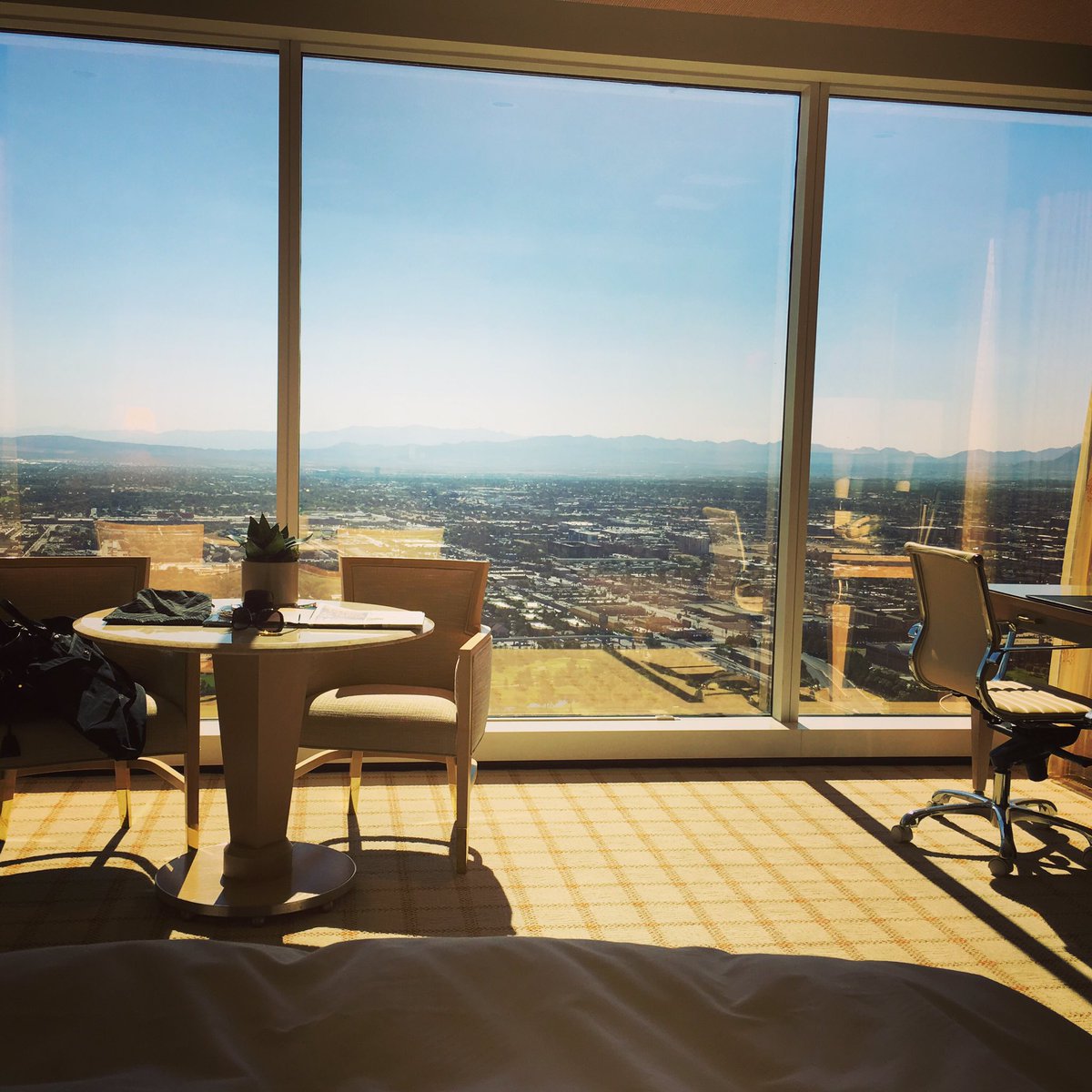 That_Manda's tweet photo. Today I get to have coffee in bed and look at this! βοΈβοΈπ#roomwithaview #WynnLasVegas #59thfloor https://t.co/k6KErL4G5v